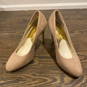 Michael Kors Beige suede heels (Never worn)